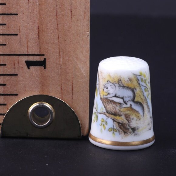 Vintage Royal Worcester Thimble Bone China Squirrel Animal Collection Retro 70s - Picture 5 of 7